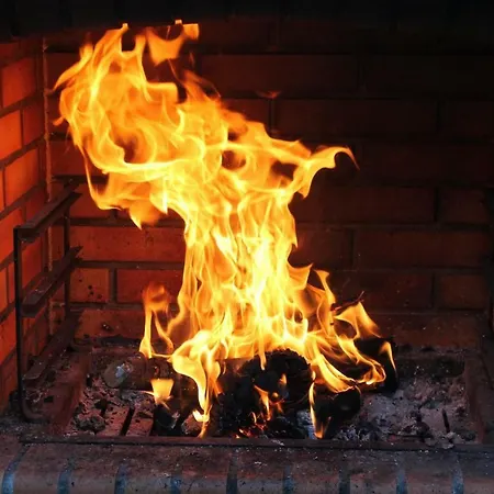 Castelo Do Mau Vizinho Guest house Orjais